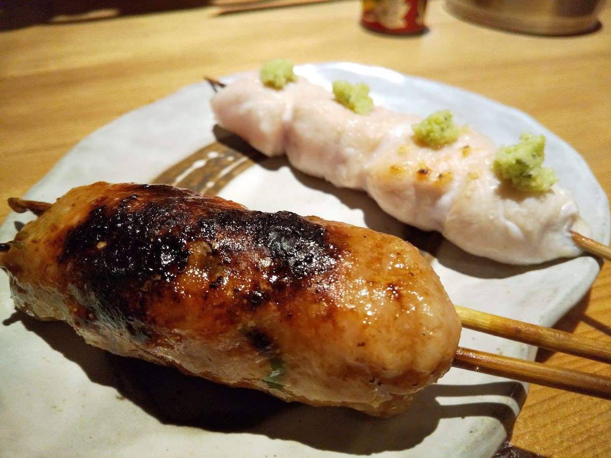 つくねと、わさびをのせたささみの串