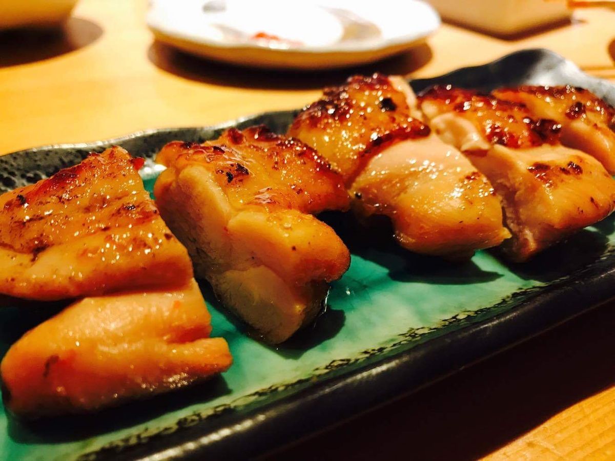 たれで照りよく焼いた鶏肉