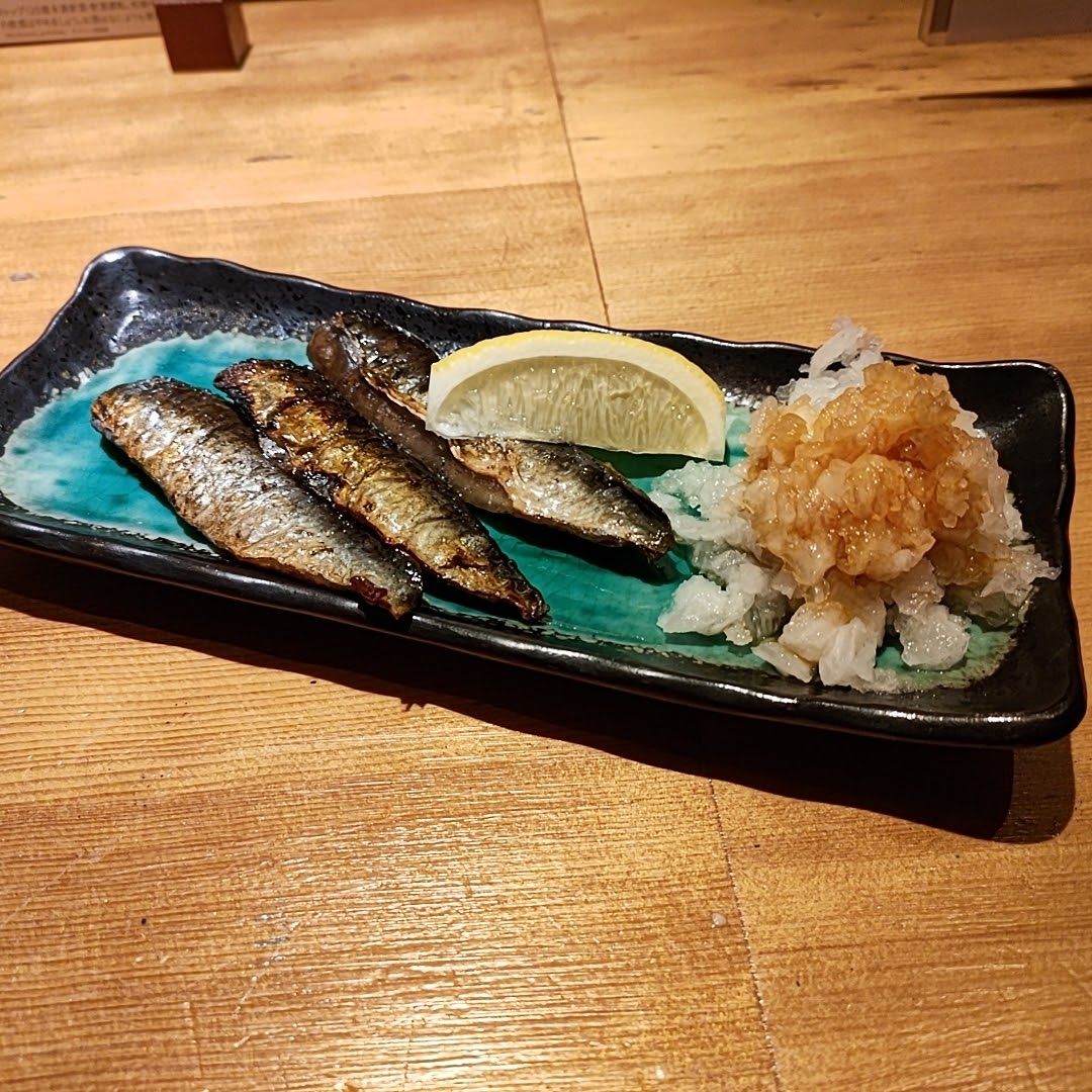 いわしの塩焼きと大根おろし、レモン